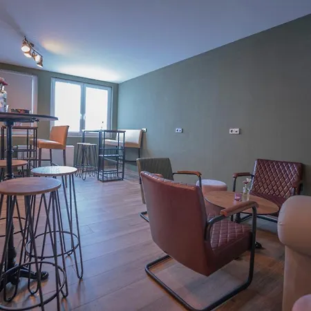 Hotel Village Bistro & Bar