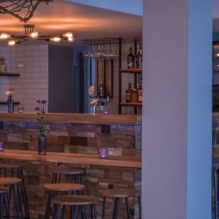 Hotel Village Bistro & Bar *