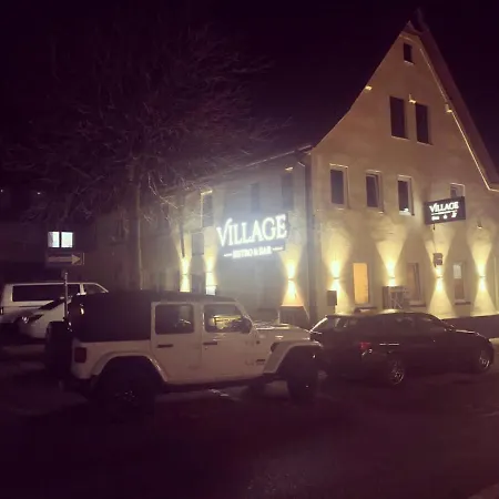Village Bistro & Bar Hotel *